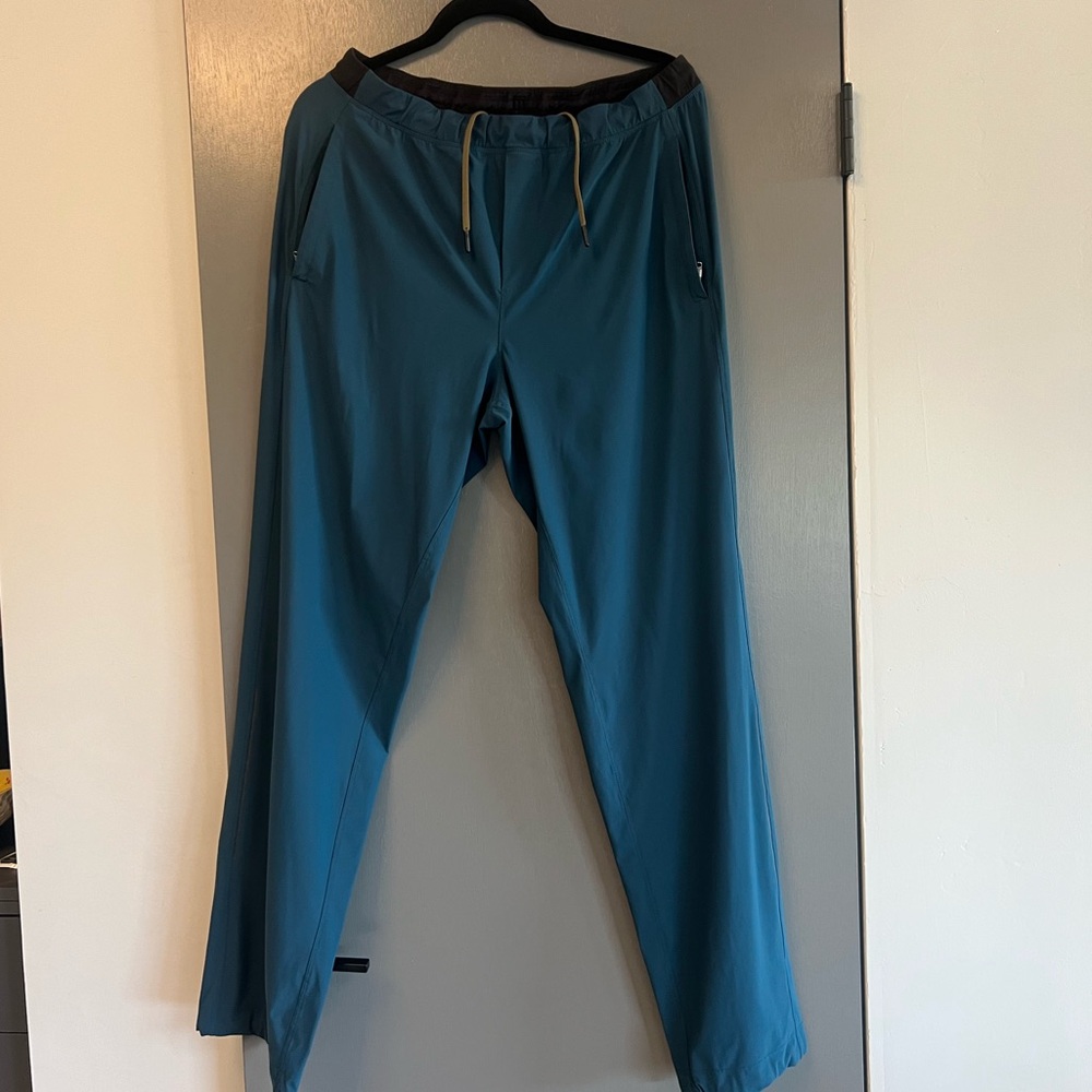 Lululemon Athletica Men's Teal Joggers